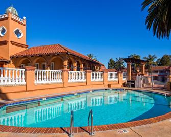 SFO El Rancho Inn, SureStay Collection by Best Western - Millbrae - Басейн