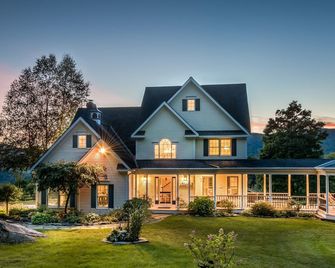 Secluded Family/Group Retreat with Mountain Views & private Pool or Hot Tub - Waterbury - Building
