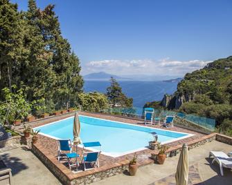 Suite Villa Carolina - Capri - Basen