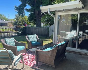 3 BR Channel House with Dock - Lakeport - Patio