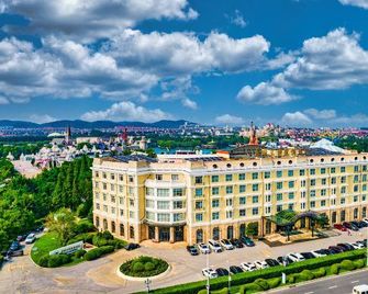 Discoveryland Hotel - Dalian - Building