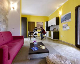 Residenze L'Isola Surf House - Palau - Sala de estar