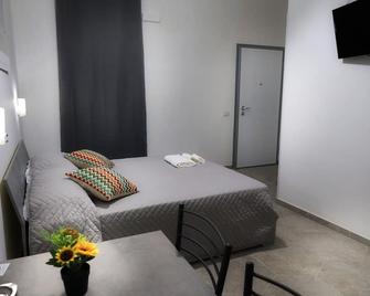 B&b Revolution Bed E Breakfast - Caserta - Habitación