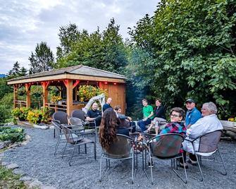 Stillpoint Lodge - Homer - Patio