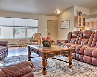 Montrose Townhome 13 Mi to Black Canyon Natl Park - Монтроуз - Вітальня