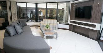 Alven Hotel by Slaviero Hotéis - Joinville - Living room