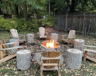 Point Clark - Peaceful Cottage Close to the Beach - Kincardine - Binnenhof