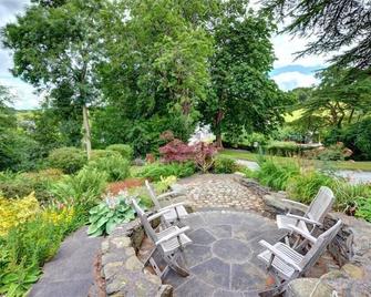 The Old Rectory Bed & Breakfast - Ruthin - Patio