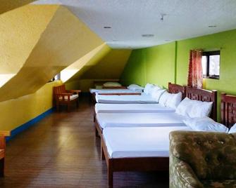 RedDoorz Hostel @ Baguio Tourist Cabin - Baguio - Camera da letto