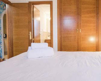 La ventana de Leonor - Apartamentos Aloha Toledo - Toledo - Schlafzimmer