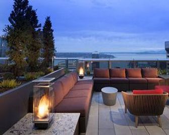 Convention Center Lux Suites by Barsala - Seattle - Balcony