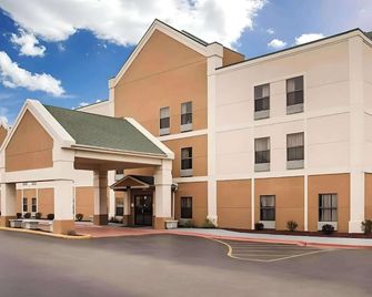 Comfort Inn & Suites Harvey - Chicago Southland - Harvey - Building