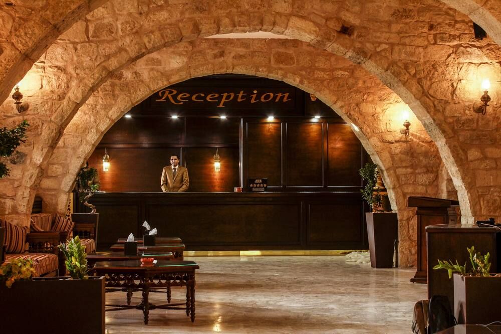 فندق ومنتجع طيبة زمان