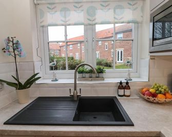 White Rose Cottage - Filey - Kitchen