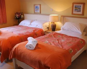 Blossom Hill Bed and Breakfast - Killaloe - Bedroom