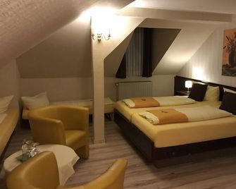 Hotel Schöne Aussicht - Weissenfels - Slaapkamer