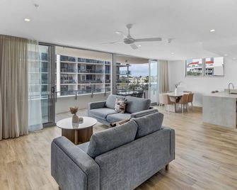 لوانا بيتش ريزورت باي ديريكت كوليكتيف - كالوندرا - غرفة معيشة