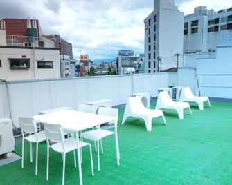 فوكوكا هانا هوستل - فوكوكا - شرفة