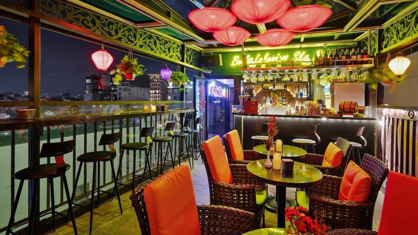 Bella Premier Hotel & Rooftop Skybar