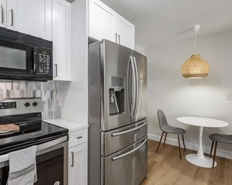 Updated Waterfront Condo in Apollo Beach 1572 - Apollo Beach - Keuken