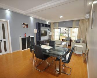 Line-Residence - דואלה - חדר אוכל