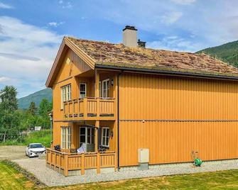 8 Person Holiday Home in Skulestadmo - Skulestadmo - Edificio