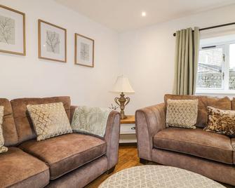 The Old Parlour, Family Friendly, Character Holiday Cottage In Alton - Stoke-on-Trent - Sala de estar