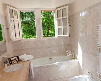 Logis Hôtel Golf Le Domaine Du Val De Sorne - Vernantois - Salle de bain