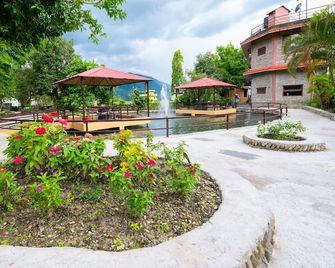 Zostel Pokhara - Pokhara - Outdoor view