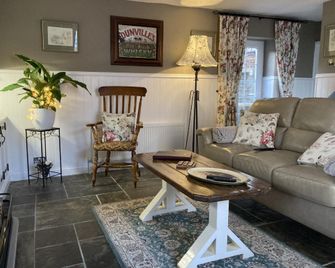 Olde Village Shop Cottage - 巴納德城堡 - 客廳