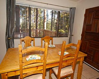 1786 High Meadow Trail 4 Bedroom Home by RedAwning - South Lake Tahoe - Dining room