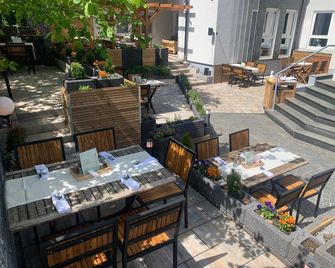 Hotel-Restaurant Zum Schwanen - Wermelskirchen - Patio