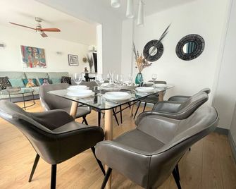 Townhouse With Spa & Home Cinema - Biarritz - Biarritz - Dining room