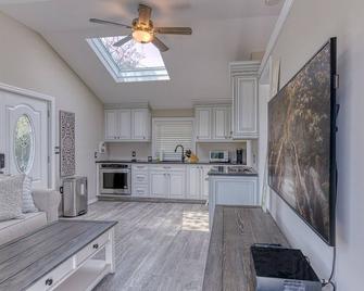 Beach cottage villa - Baiting Hollow - Kitchen