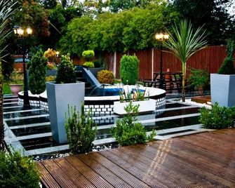 سكايلارك بد آند بريكفاست - Hounslow - شرفة مرصوفة