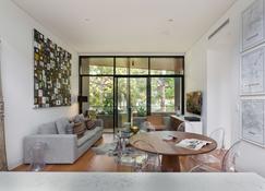 Stylish 2-Bed Apartment With Bbq Patio Near Beach - Coogee - Jadalnia