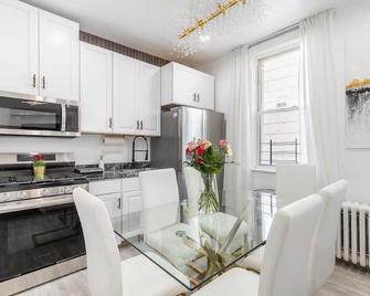 Luxury Living in the Heart of NY - Yonkers - Dining room