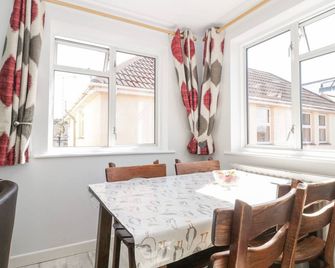 Swanage Town Apartment, Family Friendly In Swanage - Swanage - Dining room