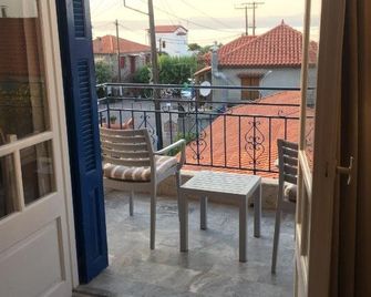 Gorgona Hotel - Skala Sikamineas - Balcony