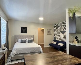 New Cozy Studio near Design District & Wynwood - Miami - Bedroom