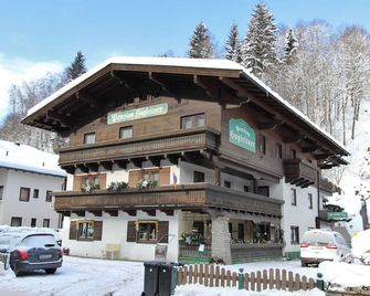 Apartment in Saalbach-Hinterglemm near ski area - Saalbach - Budynek