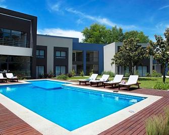 Dazzler Campana - Campana - Piscina