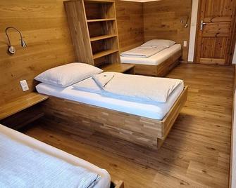 Holiday apartment 'Seespitz' / 1 bedroom / shower, WC - baby and children's farm Riegler - Roßleiten - Schlafzimmer