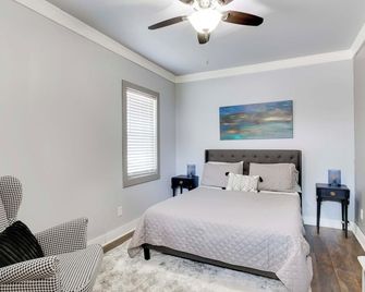 2 Mi to Self Regional MC: Updated Apartment - Greenwood - Bedroom