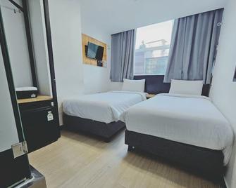 Ekonomy Hotel Myeongdong Premier - Seoul - Bedroom