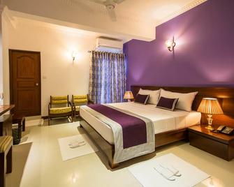 Ceyloni City Hotel - Kandy - Bedroom