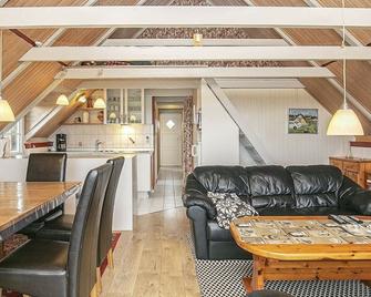 Remote Holiday Home In Ringkobing With Sauna - Ringkøbing - Wohnzimmer
