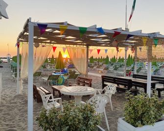 Hotel Raffaello - Bellaria-Igea Marina - Patio