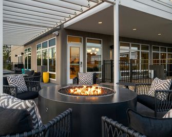 TownePlace Suites by Marriott Seekonk - Seekonk - Патіо