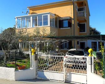 Apartments by the sea Kozino, Zadar - 11169 - Petrčane - Gebäude
